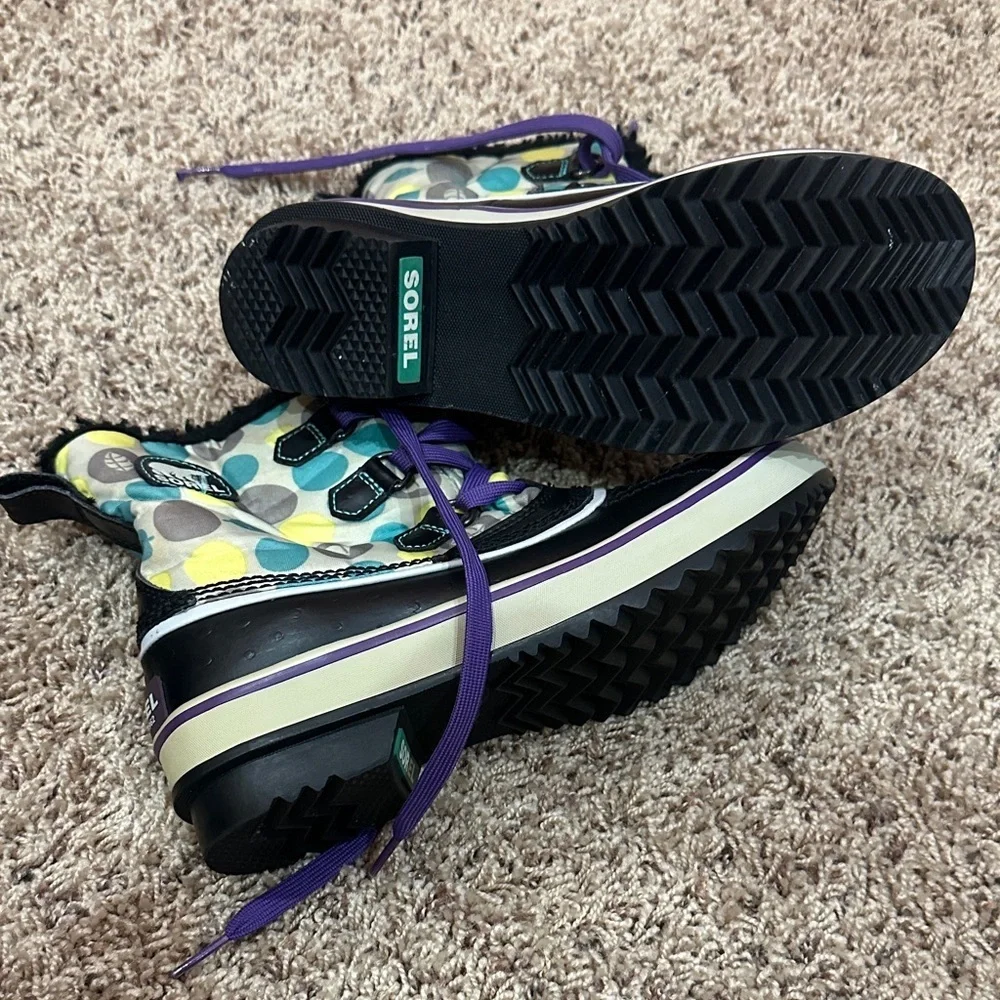 NWOT Sorel Kids' Black and Multicolor Snow Boots size 4